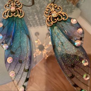 Beautiful vintage earrings with pearls